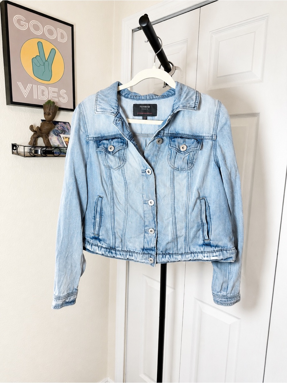 Torrid Women’s Size 00/10 Light Wash Denim Jacket Lyocell Trucker Jean Jacket